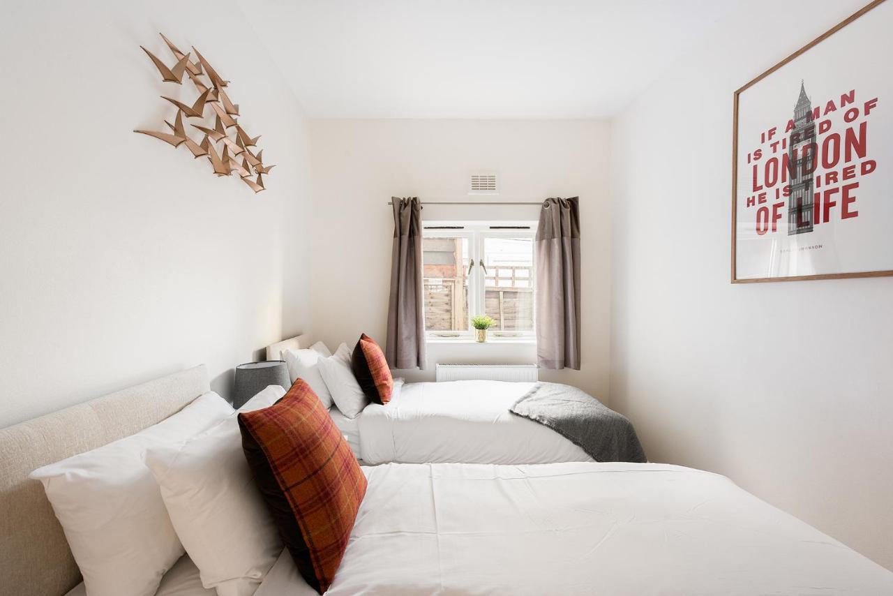 Heart Of Ealing Apartment With Garden Лондон Екстериор снимка