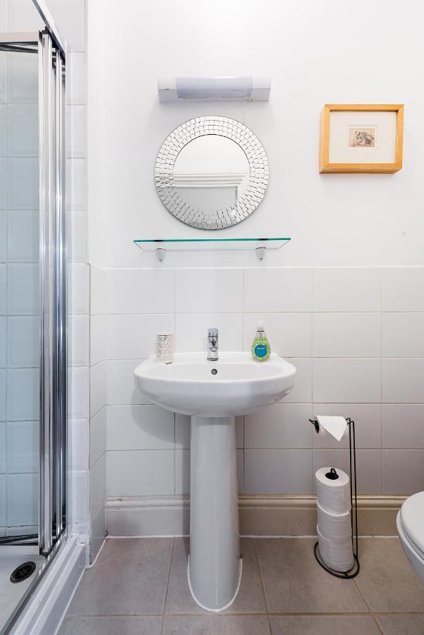 Heart Of Ealing Apartment With Garden Лондон Екстериор снимка