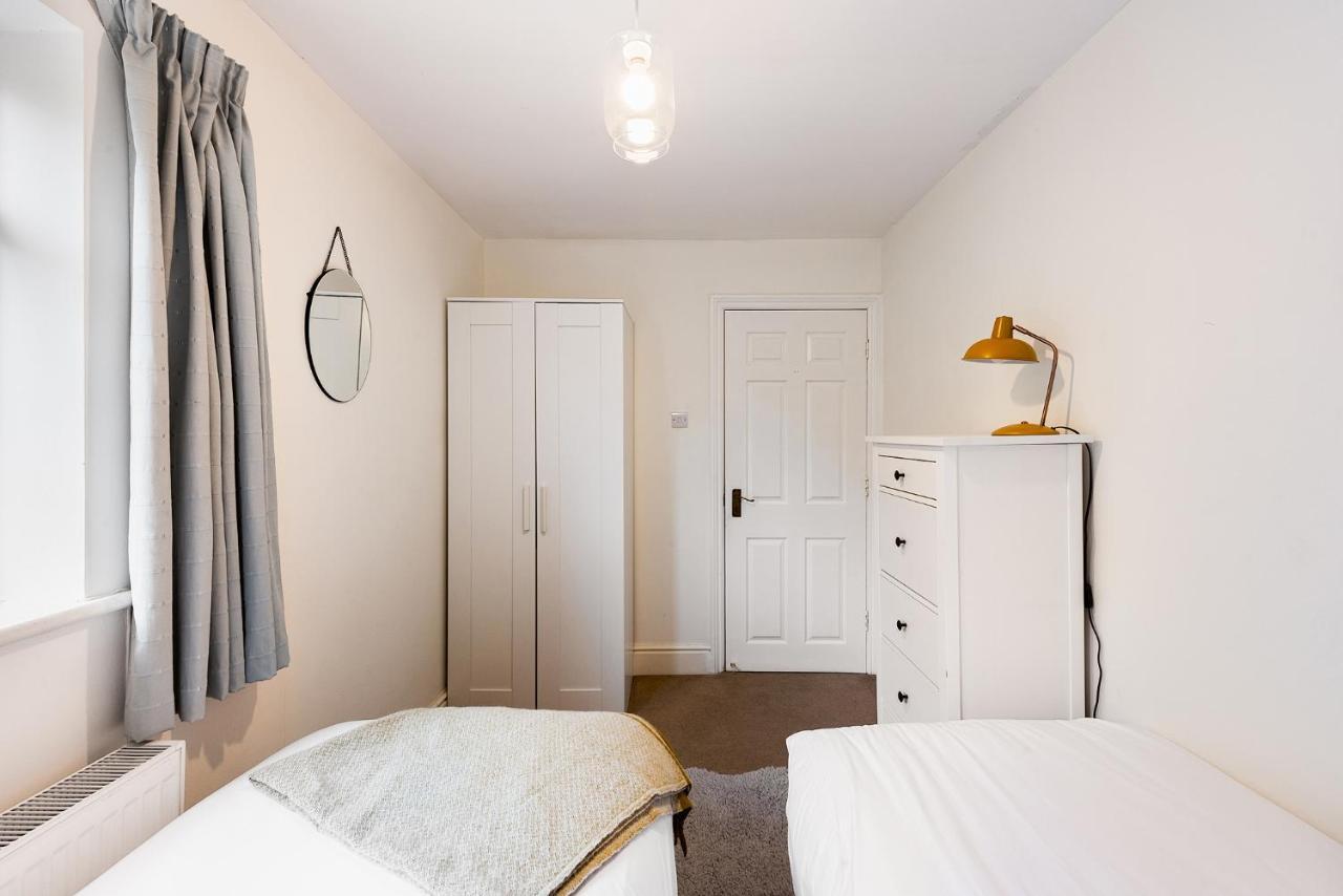 Heart Of Ealing Apartment With Garden Лондон Екстериор снимка