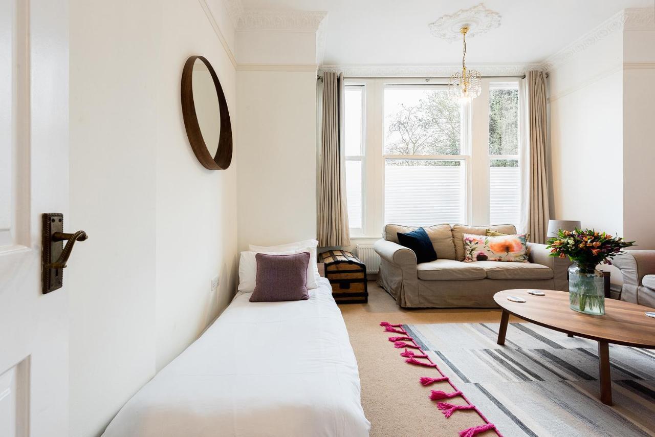 Heart Of Ealing Apartment With Garden Лондон Екстериор снимка
