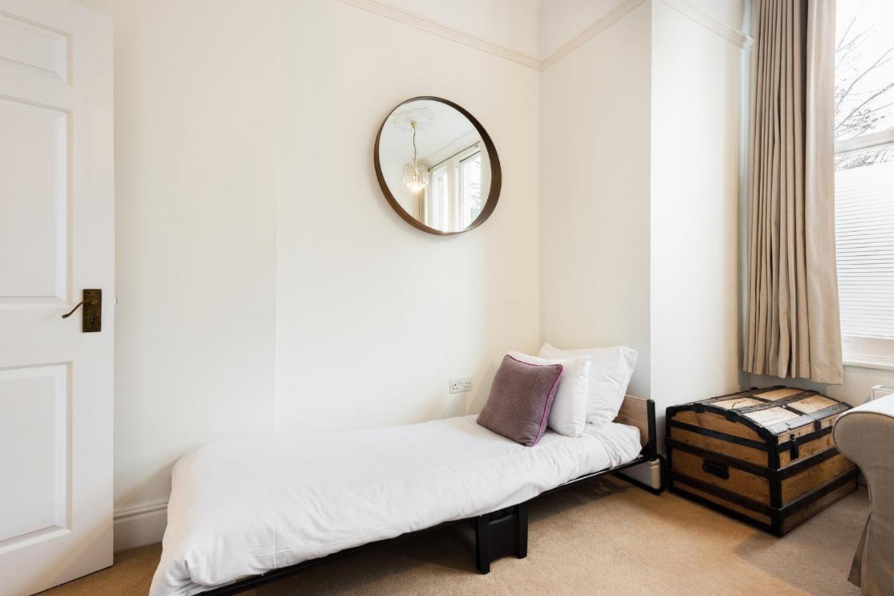 Heart Of Ealing Apartment With Garden Лондон Екстериор снимка