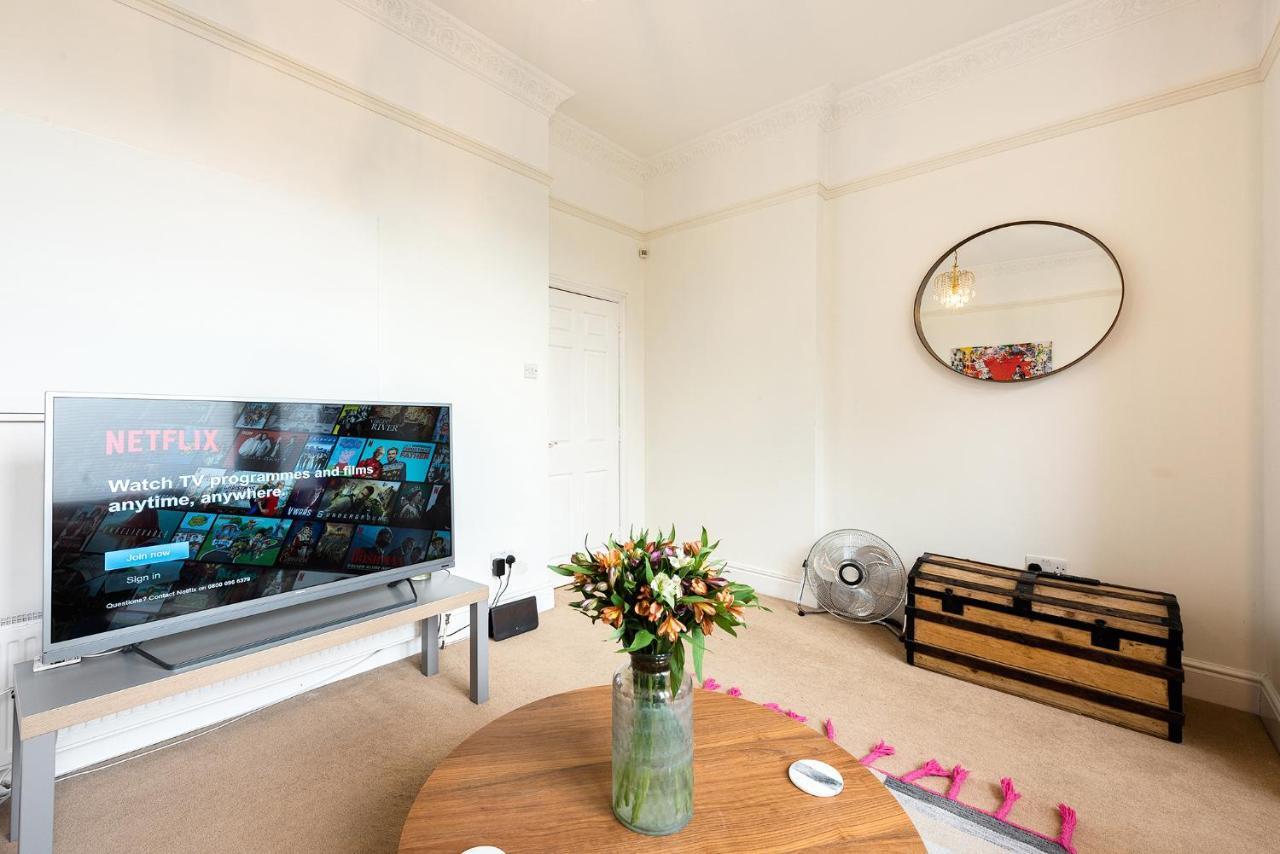 Heart Of Ealing Apartment With Garden Лондон Екстериор снимка