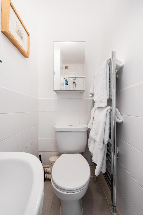 Heart Of Ealing Apartment With Garden Лондон Екстериор снимка