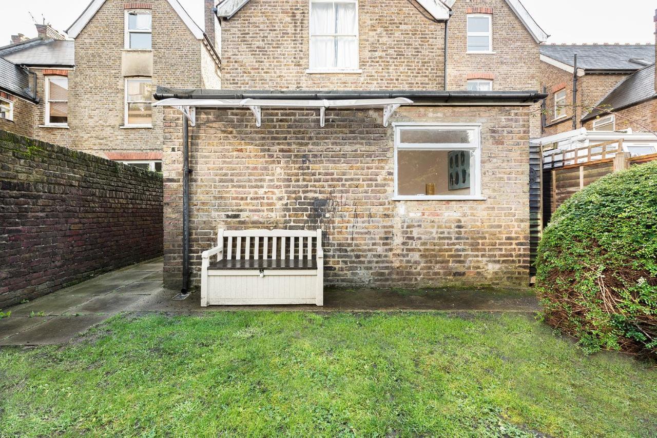 Heart Of Ealing Apartment With Garden Лондон Екстериор снимка