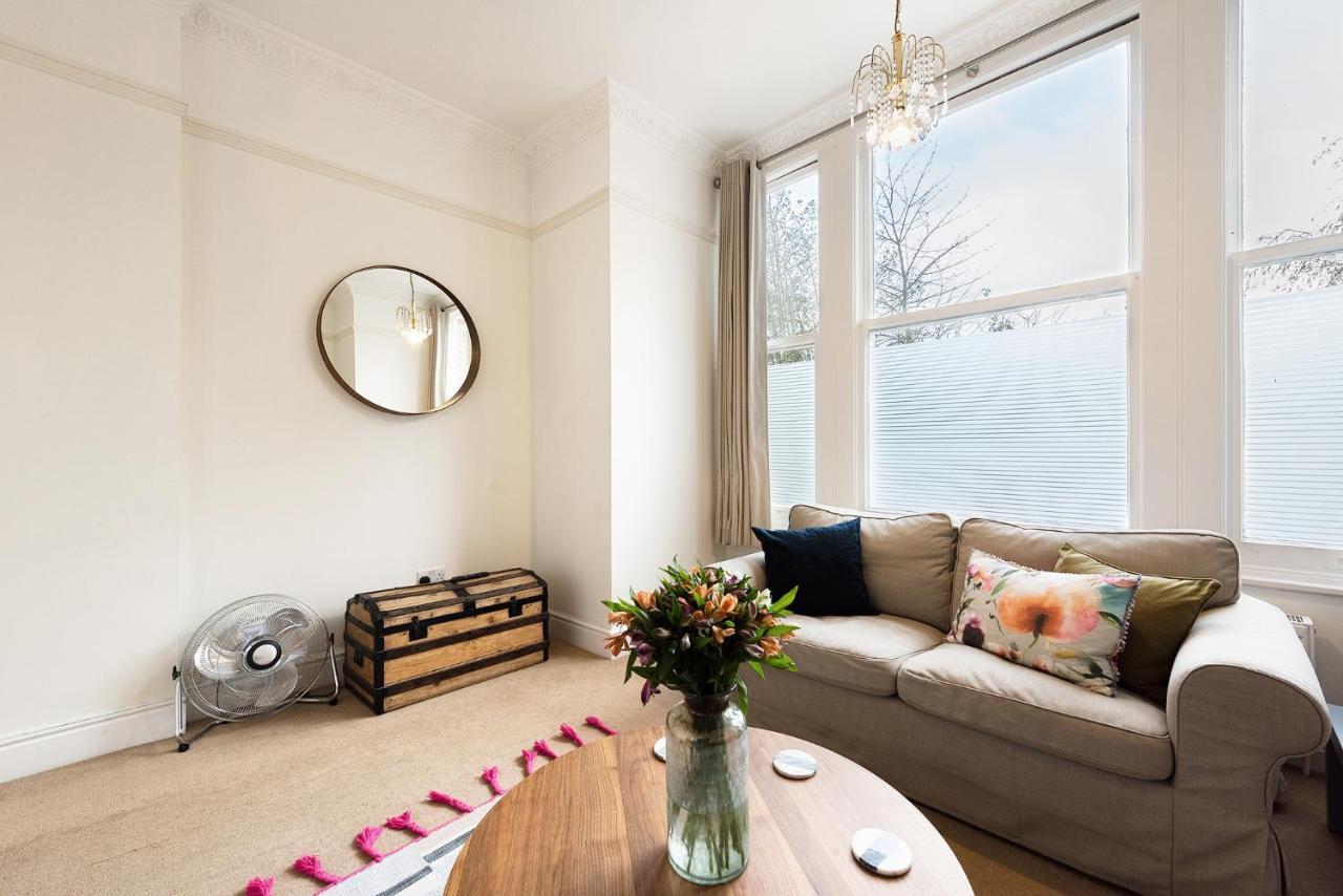 Heart Of Ealing Apartment With Garden Лондон Екстериор снимка