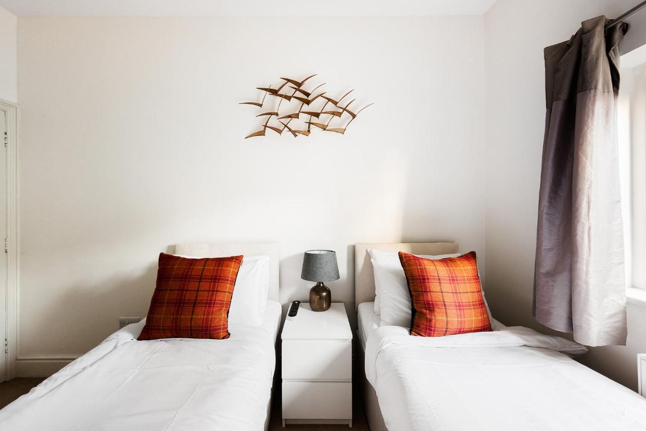 Heart Of Ealing Apartment With Garden Лондон Екстериор снимка