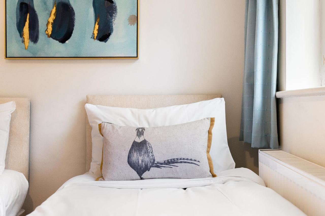 Heart Of Ealing Apartment With Garden Лондон Екстериор снимка