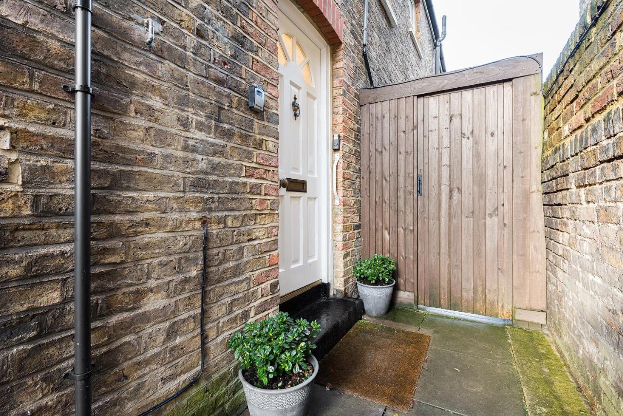 Heart Of Ealing Apartment With Garden Лондон Екстериор снимка